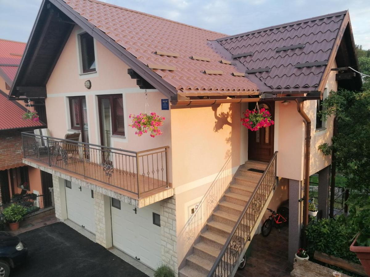 Holiday Home Lana Fužine エクステリア 写真
