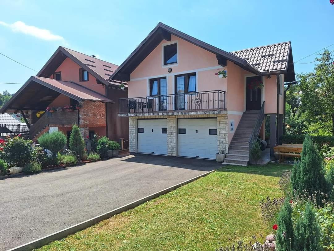 Holiday Home Lana Fužine エクステリア 写真