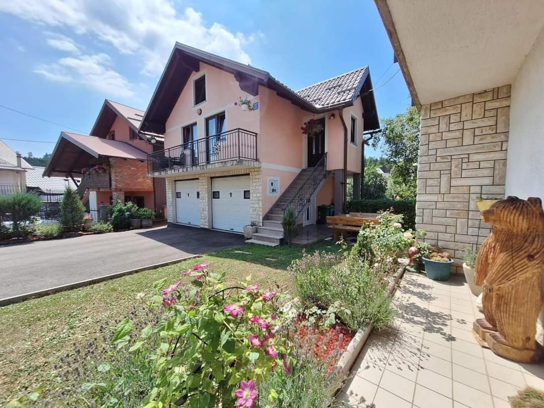 Holiday Home Lana Fužine エクステリア 写真
