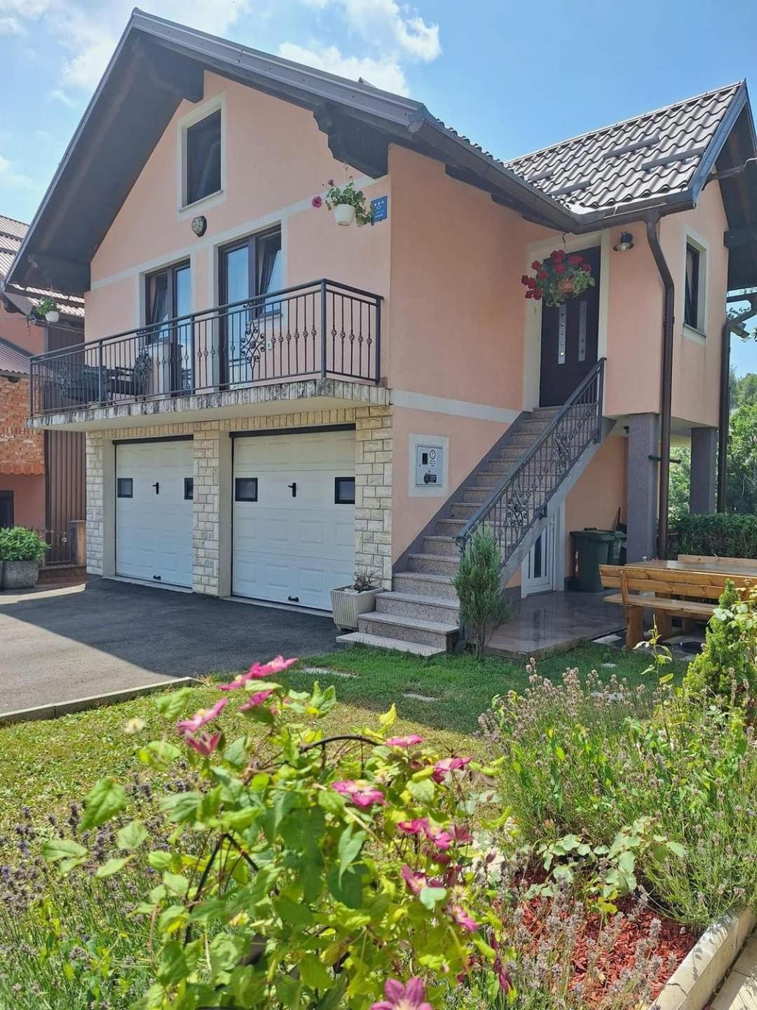 Holiday Home Lana Fužine エクステリア 写真