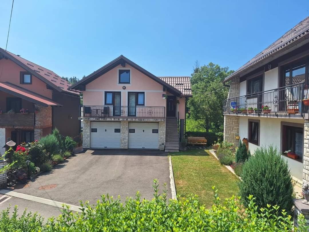 Holiday Home Lana Fužine エクステリア 写真